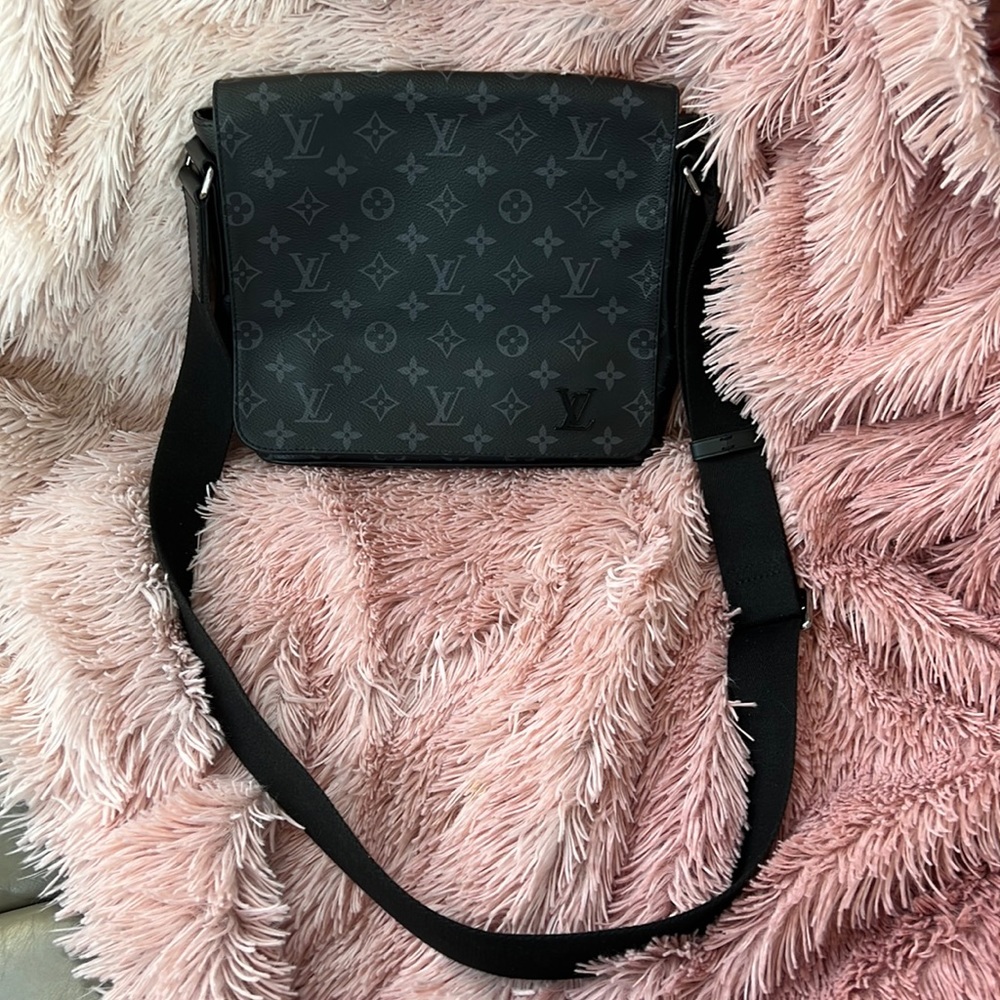 Black LV District Mens Messenger.
